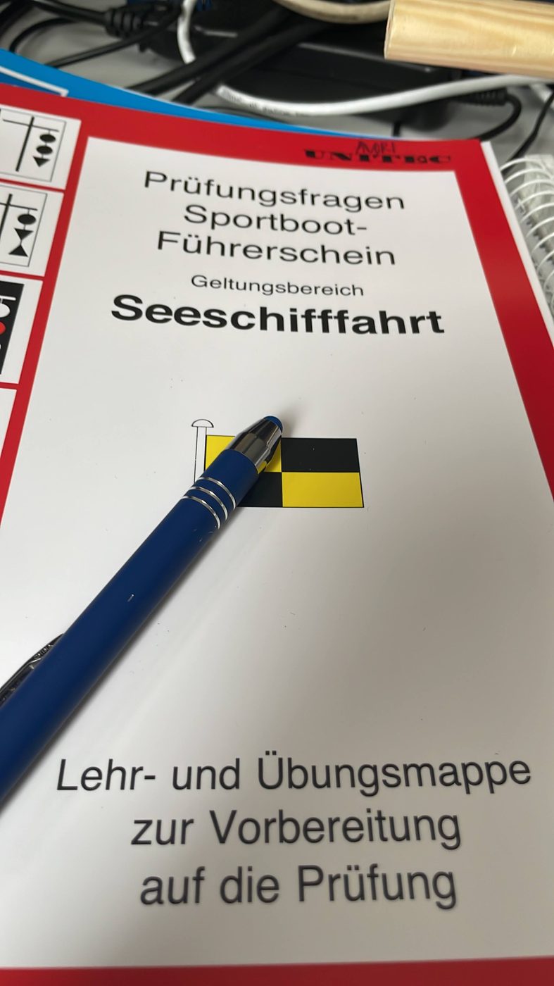 Lehr- und Übungsmappe mit den Prüfungsfragen zum Sportbootführerschein, Geltungsbereich Seeschifffahrt